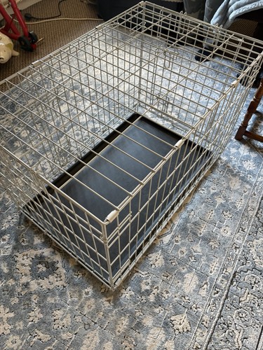 Dog crate 30x21x19 great - dog,